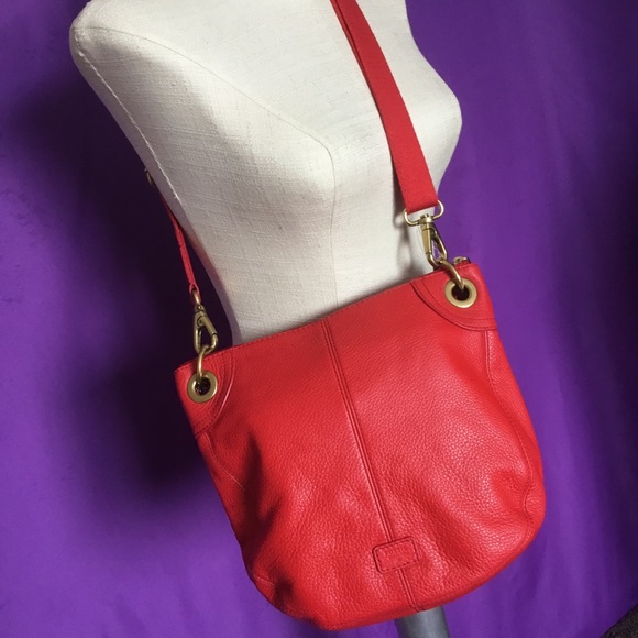 NWOT 💜 Fossil True Red Crossbody - Picture 2 of 4
